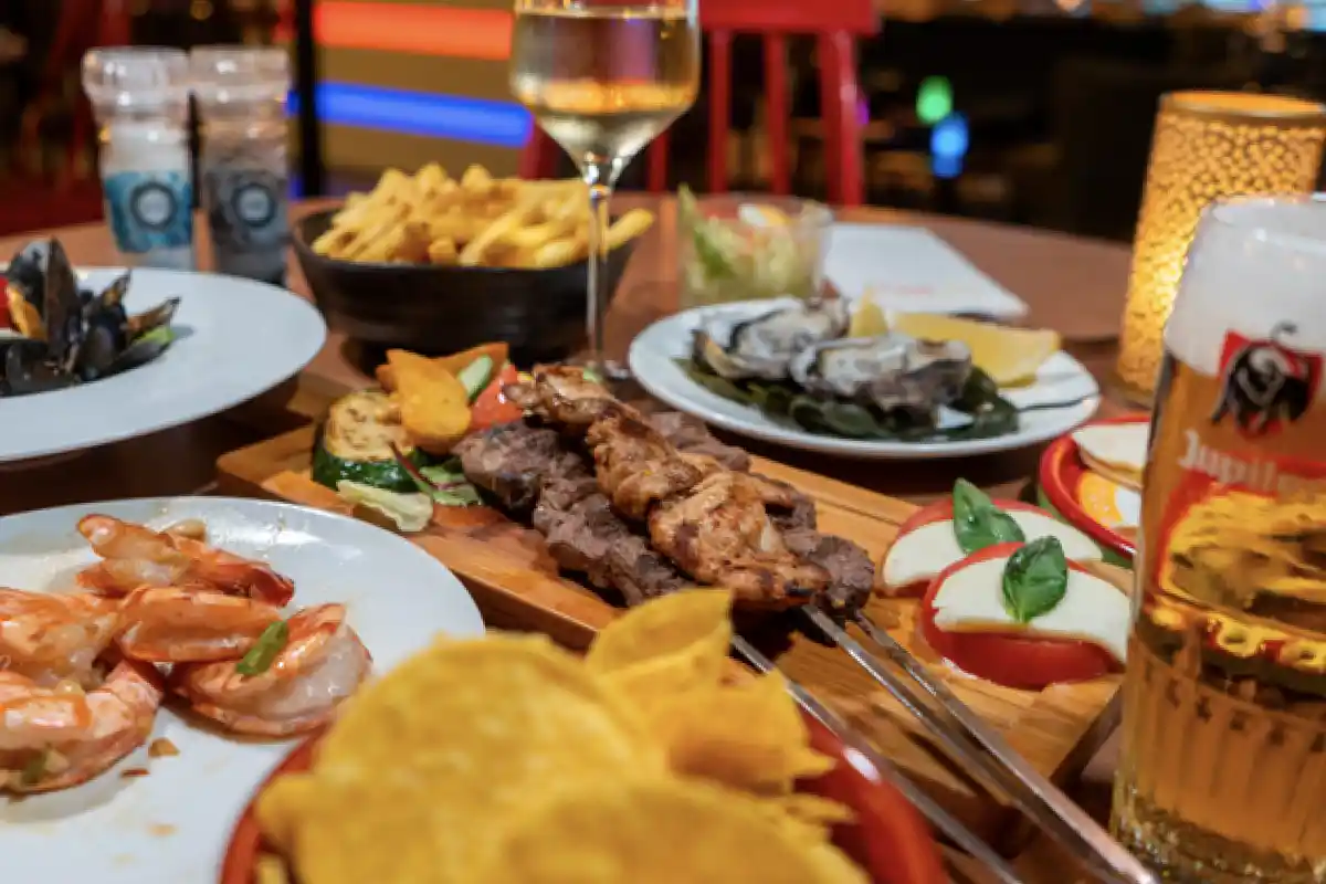 TW_web_pinksteren Onbeperkt eten bij FoodExplore in The Wall voor een vaste prijs