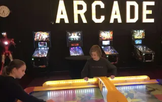 Arcadehal Play-in in The Wall